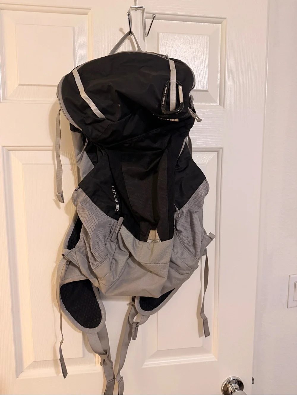 The North Face Men’s Litus 22L Black and Gray Backpack